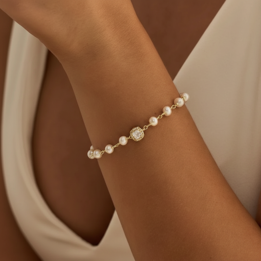 Elegantes Perlen- und Kristallarmband