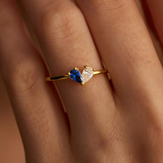 Herzförmiger Saphir- und Diamantring